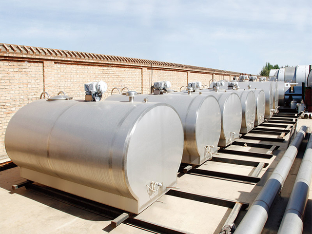 Direct cooling milk tank
