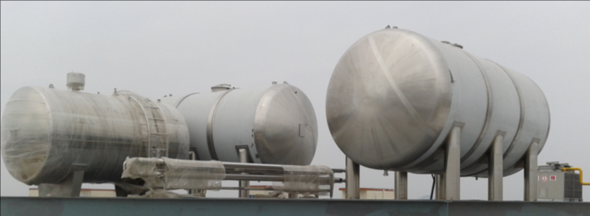 Horizontal stainless steel tanks